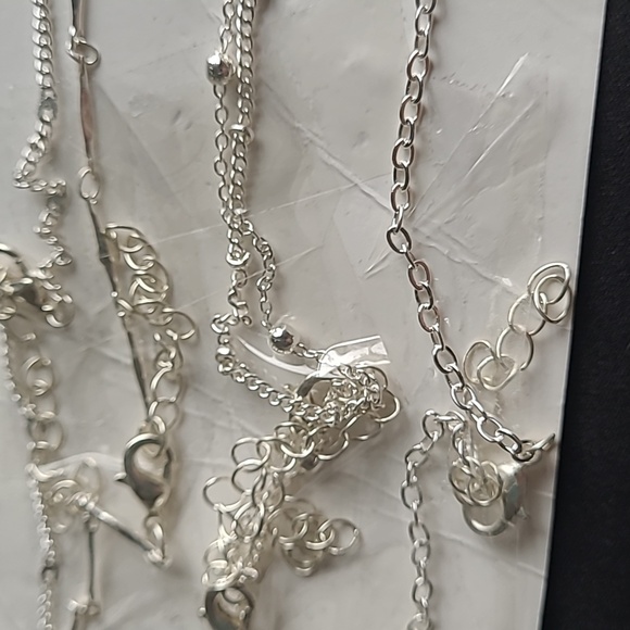 4 Bracelets - Picture 6 of 6